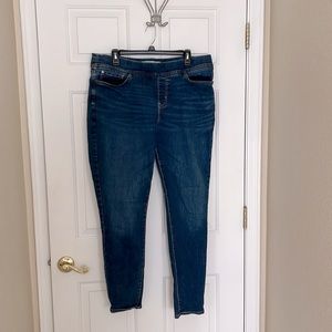 Levi signature Skinny Pull on Jeans EUC 18L